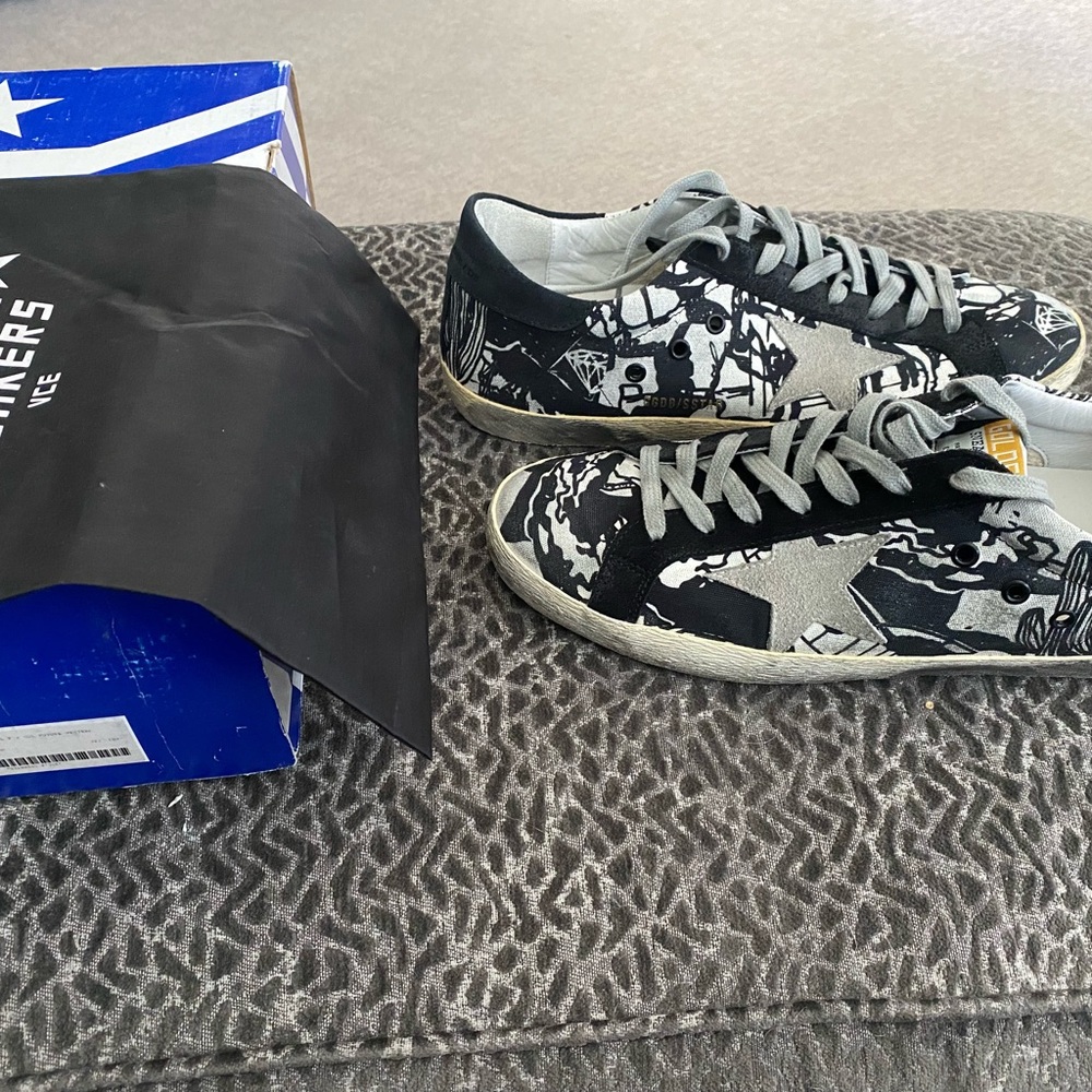 Golden Goose Black and White Sneakers - Picture 5 of 7